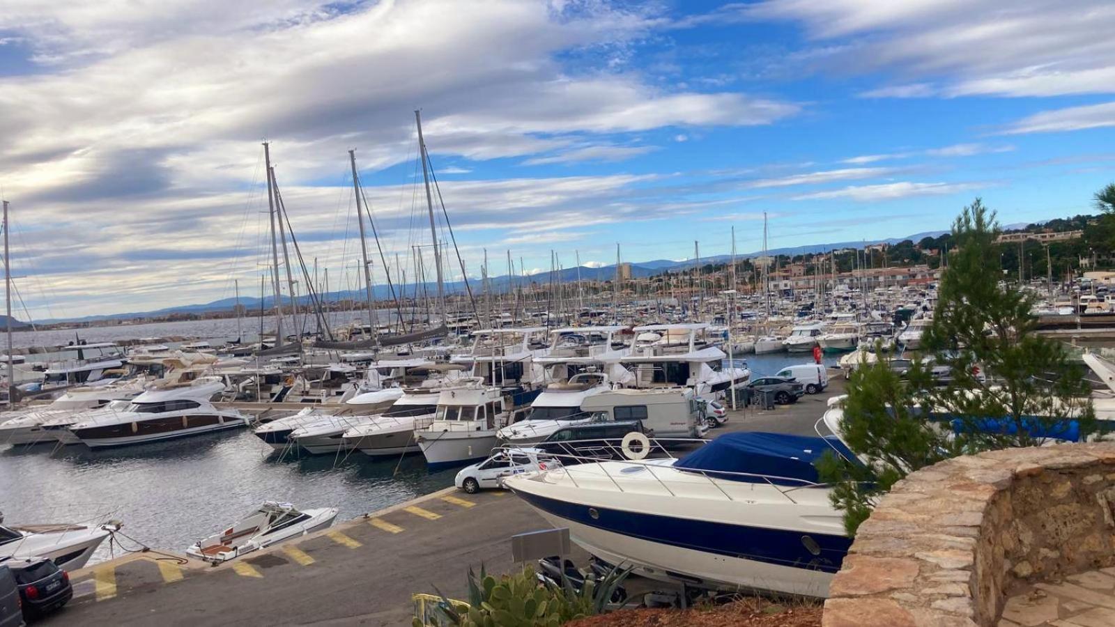 Апартаменти Balcon, Parking, Piscine Et Clim' A 2 Pas Du Port Santa Lucia Сен-Рафаель Екстер'єр фото