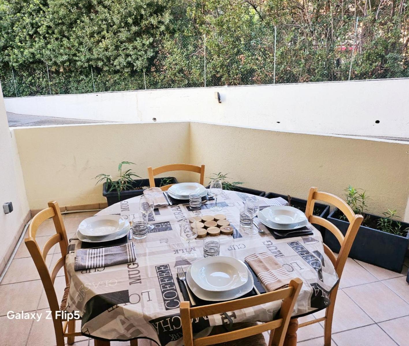 Апартаменти Balcon, Parking, Piscine Et Clim' A 2 Pas Du Port Santa Lucia Сен-Рафаель Екстер'єр фото