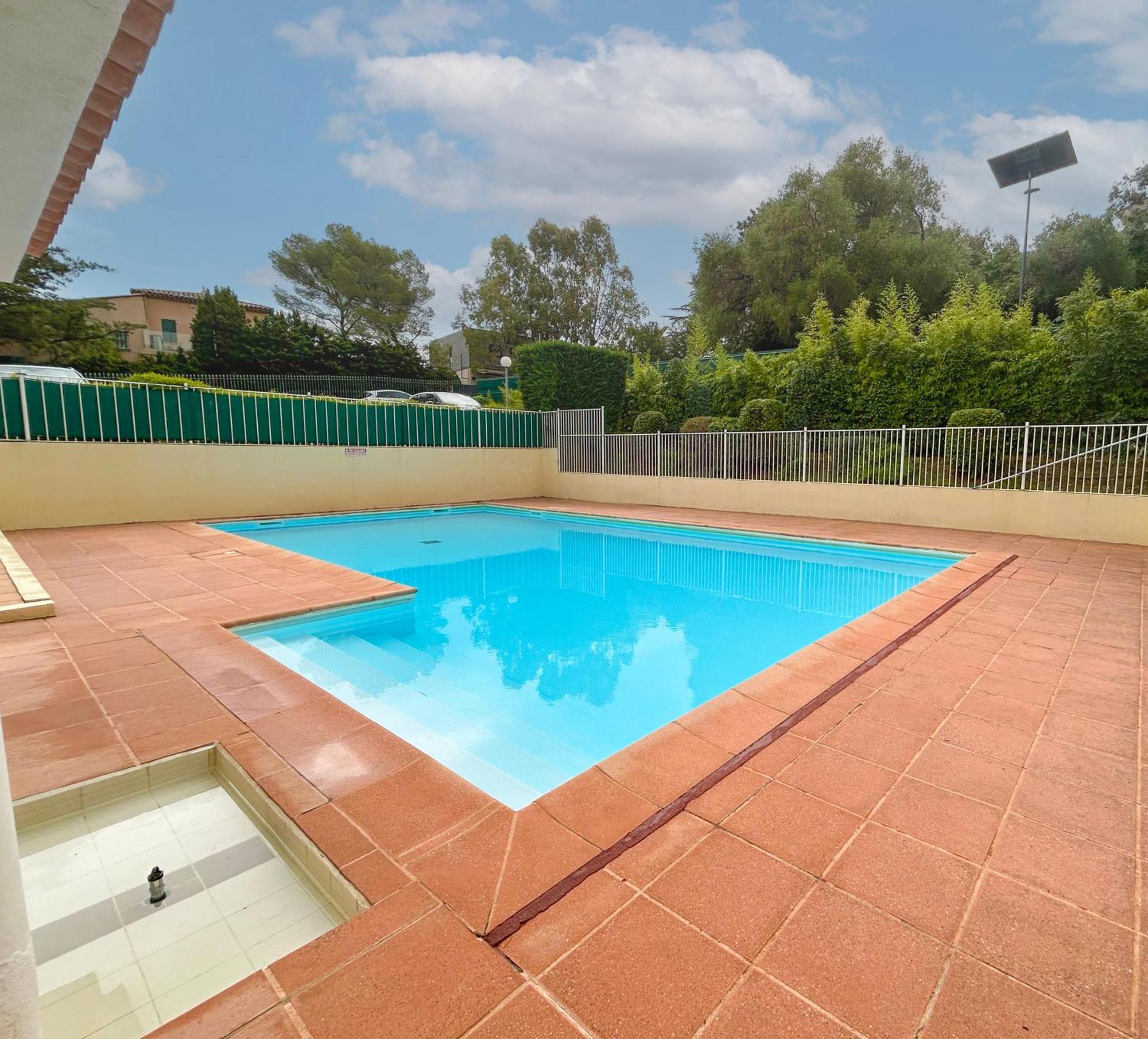 Апартаменти Balcon, Parking, Piscine Et Clim' A 2 Pas Du Port Santa Lucia Сен-Рафаель Екстер'єр фото